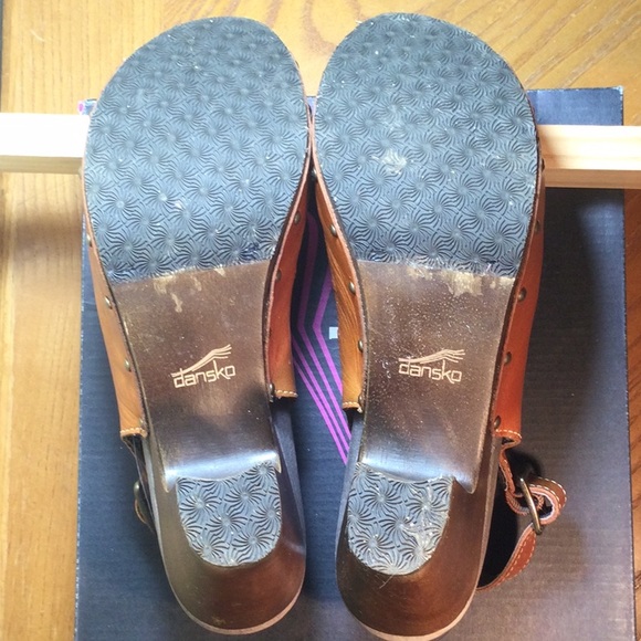 Dansko size 40 tan sandal heels - Picture 6 of 8